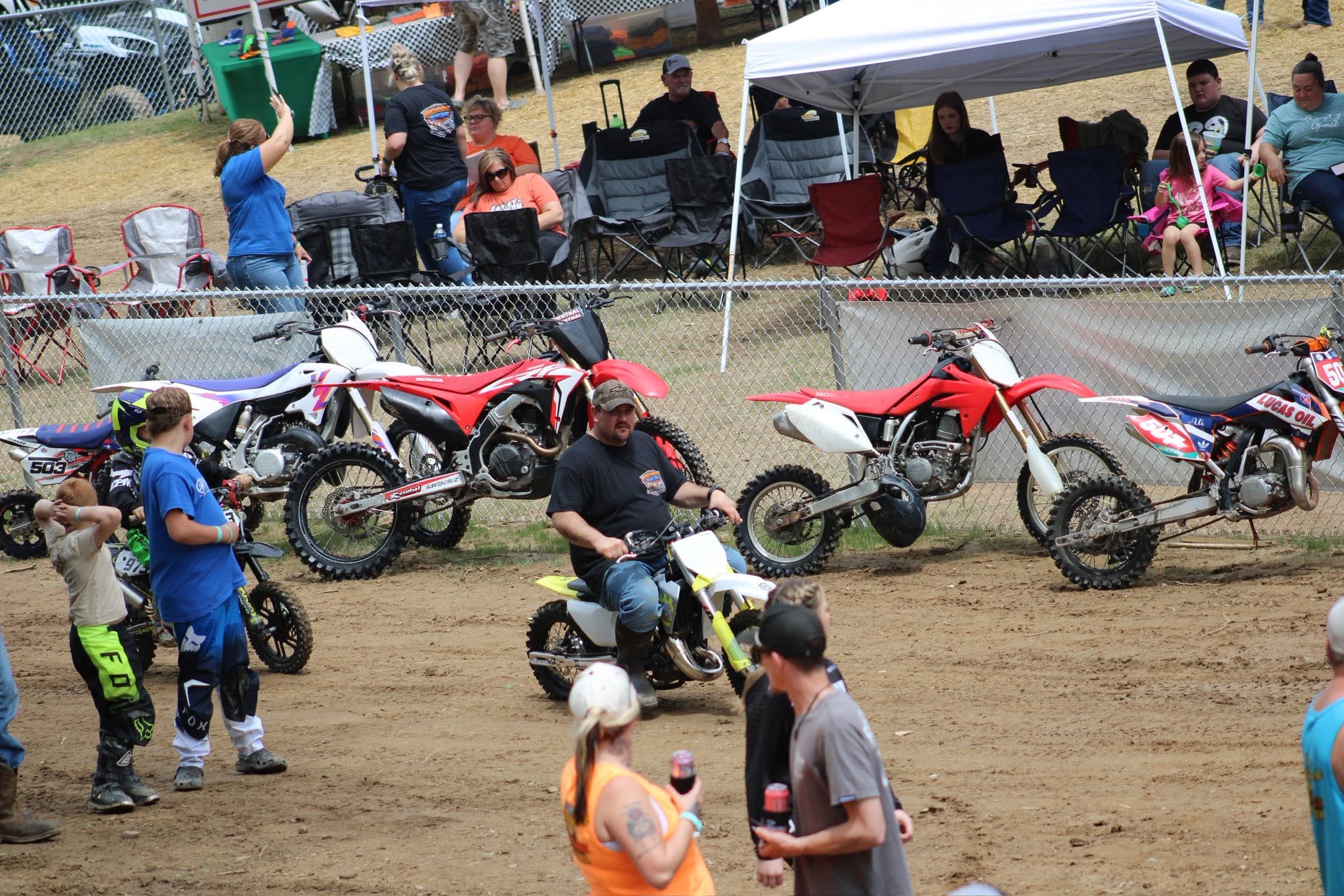 Fans and race-day atmosphere at Moonshine Hillclimb